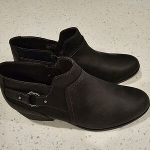 New Clark Women's Charlten Grace Leather Ankle Boots sz 11